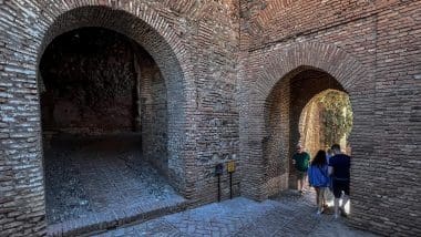 Alcazaba W Maladze - Spacer Przez Zabytkową Fortecę
