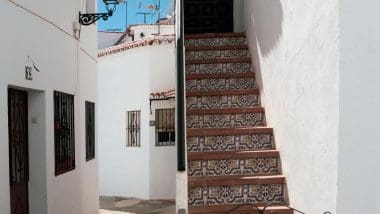 Istan - Andaluzyjskie, Białe Miasteczko Na Wybrzeżu Słońca