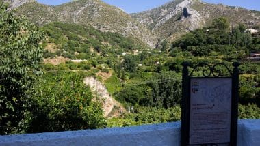 Istan - Andaluzyjskie, Białe Miasteczko Na Wybrzeżu Słońca