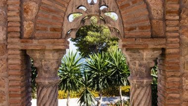 Zjawiskowy Zamek Castillo De Colomares W Benalmadenie
