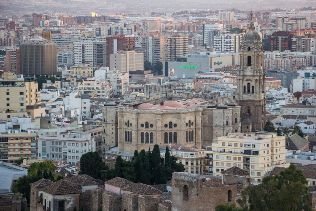 Malaga, miasto słońca i kultury. Odkryj jej urok i poznaj największe atrakcje