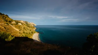 Video | Bajeczne plaże i klify Maro