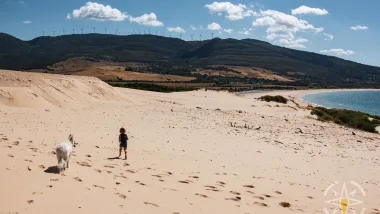 Plaża Valdevaqueros, raj dla miłośników plaży i sportów wodnych