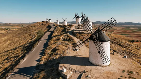 Malownicze Wiatraki Don Kichota - Odkryj Consuegrę W Regionie La Mancha
