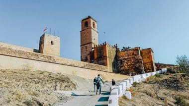 Alora, Białe Miasteczko Na Uboczu Turystycznego Szlaku Andaluzji