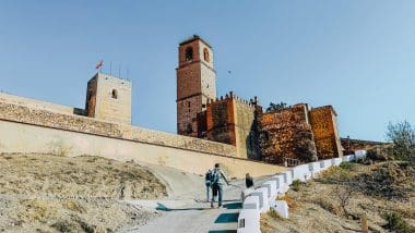 Alora, białe miasteczko na uboczu turystycznego szlaku Andaluzji