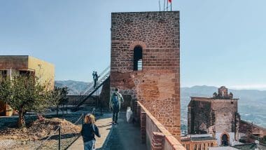 Alora, białe miasteczko na uboczu turystycznego szlaku Andaluzji