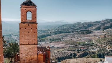 Alora, białe miasteczko na uboczu turystycznego szlaku Andaluzji