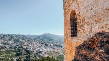 Alora, białe miasteczko na uboczu turystycznego szlaku Andaluzji