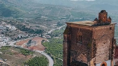 Alora, białe miasteczko na uboczu turystycznego szlaku Andaluzji