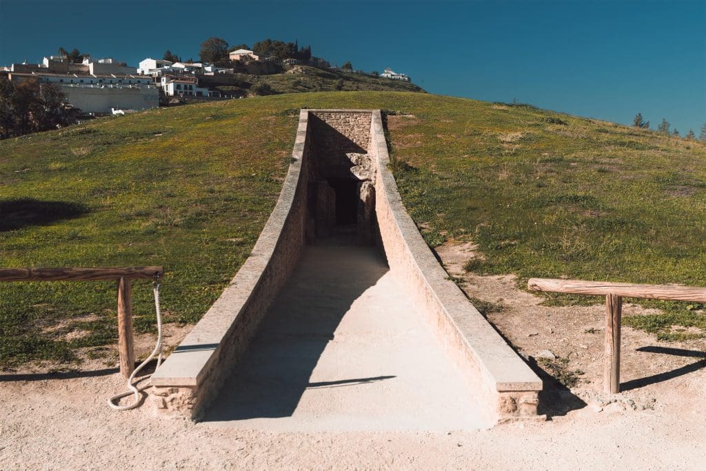 Dolmeny Antequery. Starożytne, Megalityczne Zabytki Andaluzji