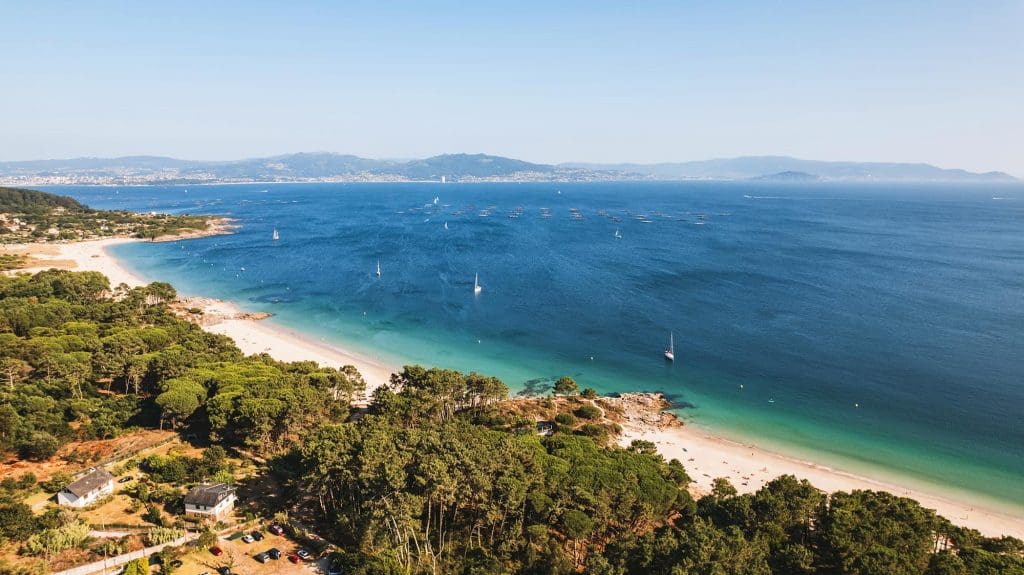 Sekretne zakątki. Plaża Barra w Galicji z niesamowitymi widokami na Atlantyk i Wyspy Cies