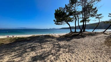 Sekretne zakątki. Plaża Barra w Galicji z niesamowitymi widokami na Atlantyk i Wyspy Cies