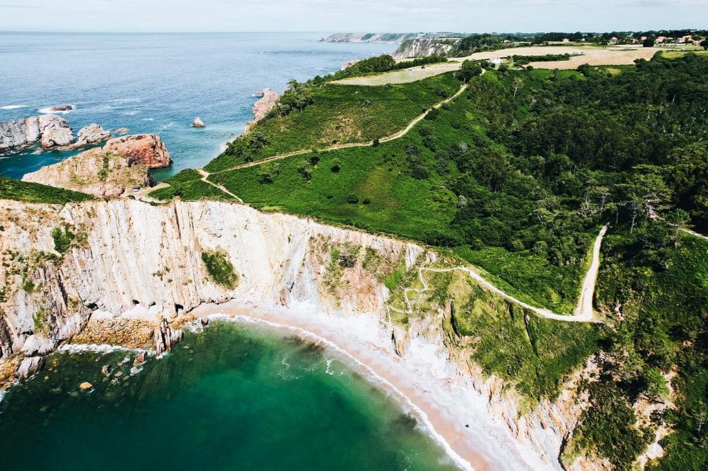 Zjawiskowe plaże Asturii - Odkryj urok północnej Hiszpanii!
