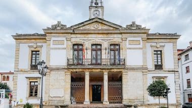 Spacer po Cangas de Onís. Rzymski most, królewskie skarby i dolmeny