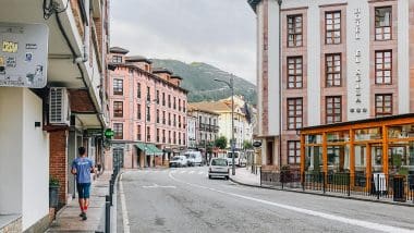 Spacer po Cangas de Onís. Rzymski most, królewskie skarby i dolmeny